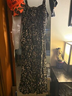 Old Navy Black and Cream Printed Maxi Dress